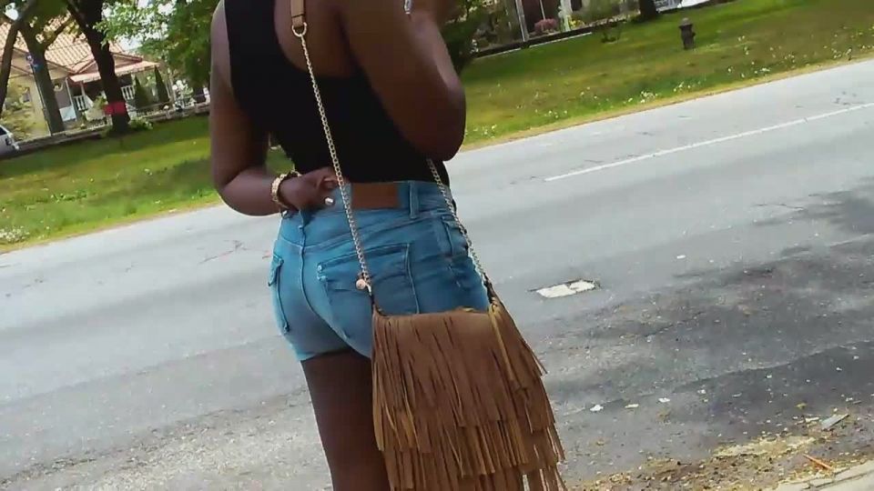 Ghetto girl in booty shorts wait for ride voyeur 