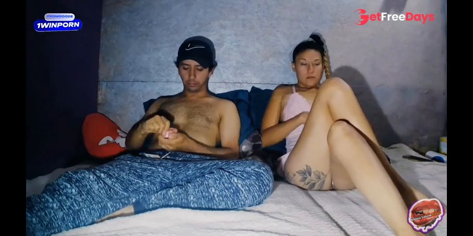 [GetFreeDays.com] VEO LA TELE CON MI HERMANASTRA Y LA PONGO A CHUPAR MI POLLA Porn Video November 2022