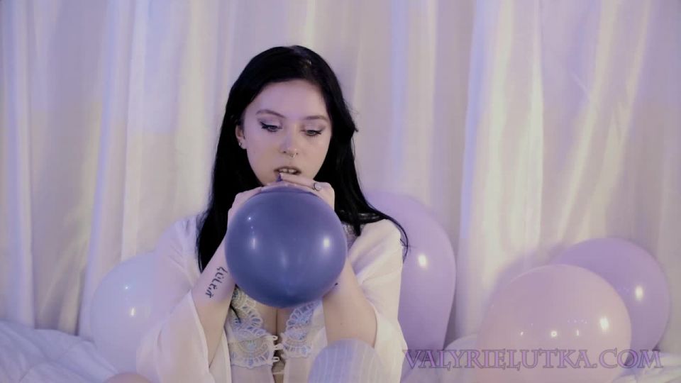 online video 36 Valyrie Lutka – Valryie Giant Balloon Inflation Looner, big tits sperm on fetish porn 