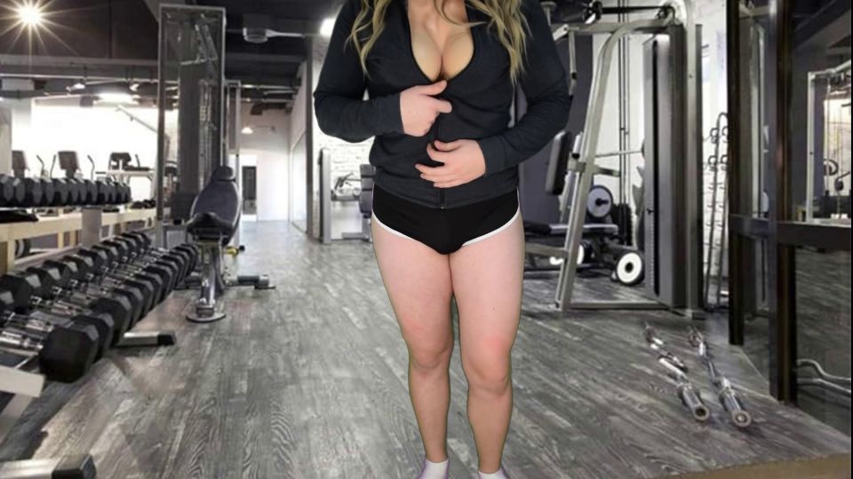 Hung Big Ass Big Tits Shemale Flashing In The Gym