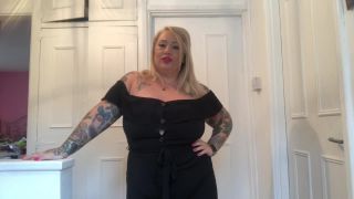 Tattooedbustymia – Seduced By Gold Digger Step Mum Tattoo!