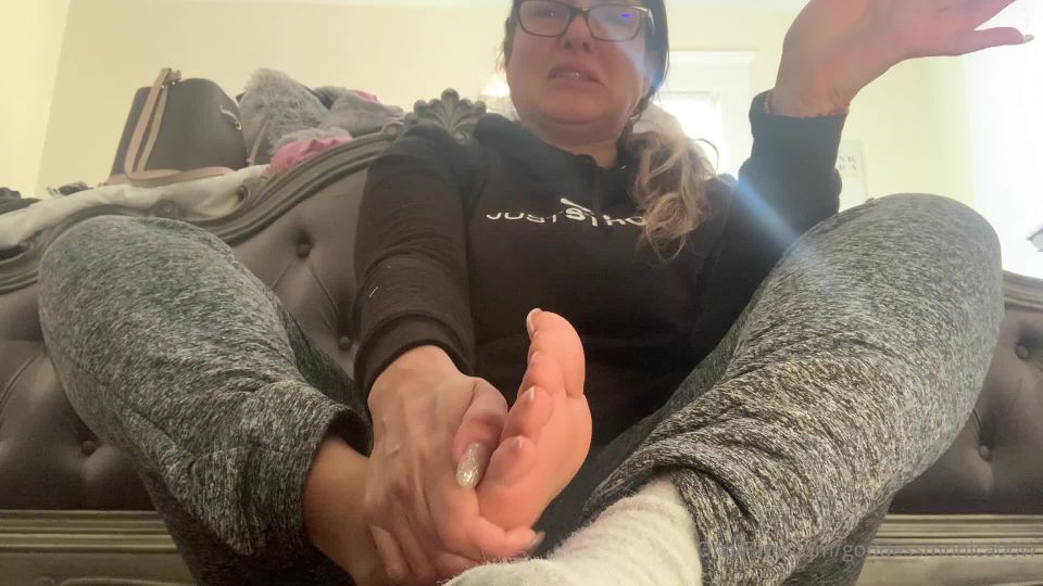 Onlyfans - Goddess monica - goddessmonica00w - goddessmonicawSmelling my nasty smelly socks after a jog - 19-11-2020