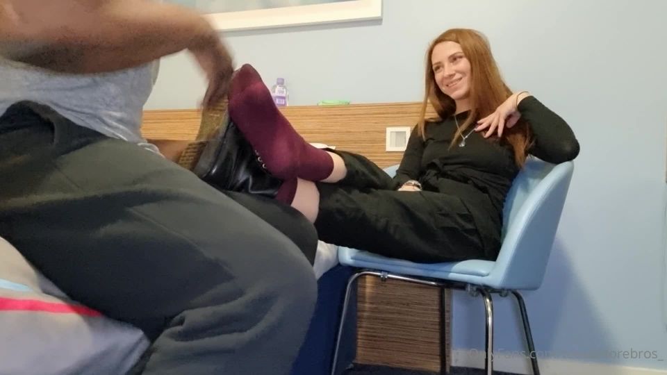 Toesbeforebros - this session with misstressroux started with me giving her the foot massage she deserves 20-02-2022