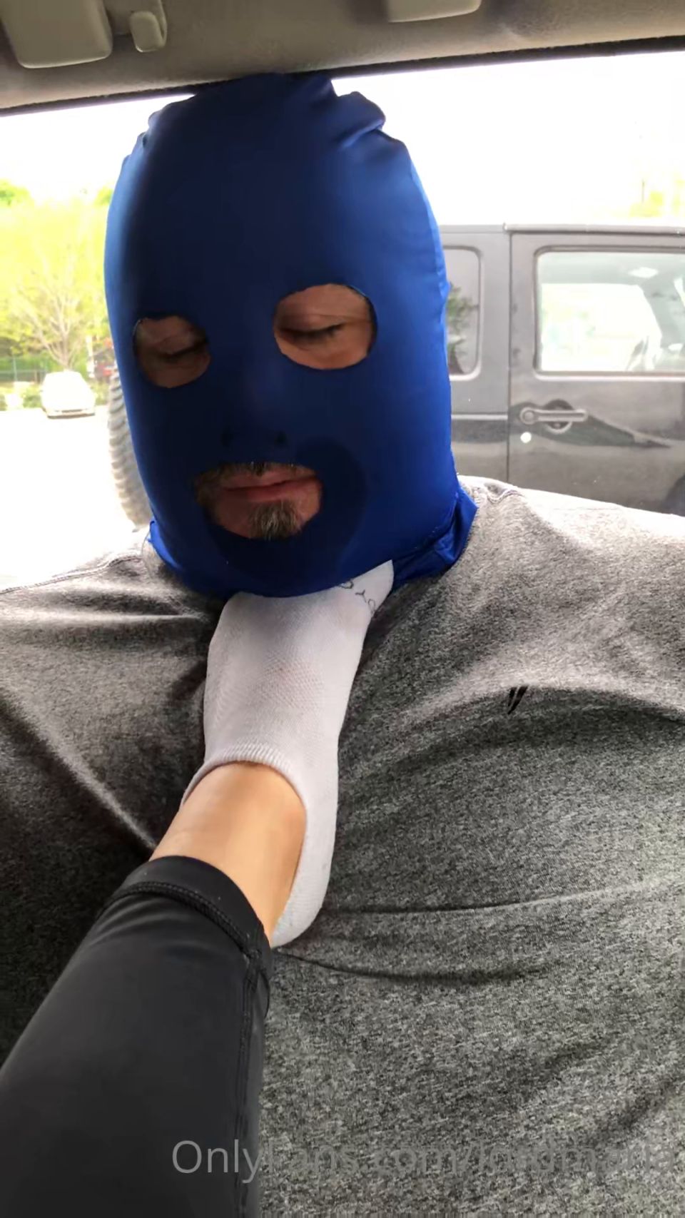 LGM H265_ Humillación verbal que cierra la boca de cerdo con mi pie que limpia su escupir sobre su cabeza