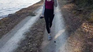 [Amateur] Fucking A Horny Babe In A Public Park - MiniBlondie