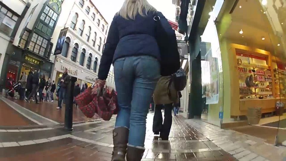 Thong seen in leggings on a rainy day