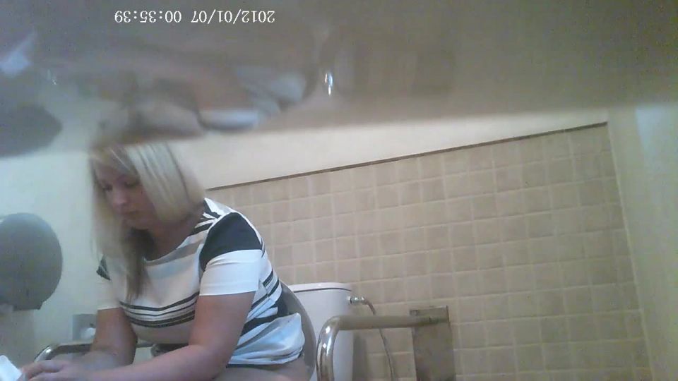 Voyeur Student restroom 138 - voyeur - voyeur 