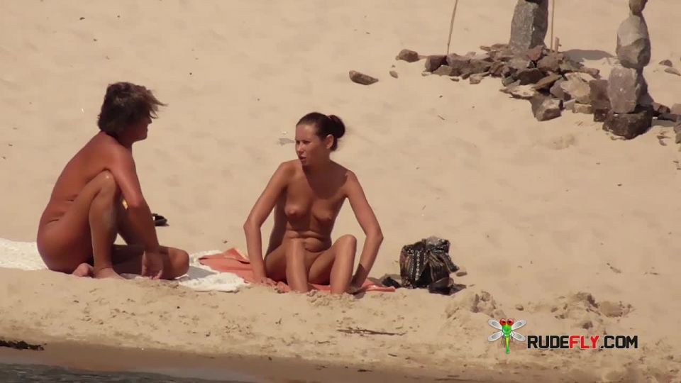 Amateur make fun at a nude plage 1 Nudism