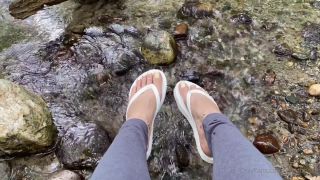 Linda Boo - lindabooxo Lindabooxo - went hiking todayy in flip flops 24-06-2021