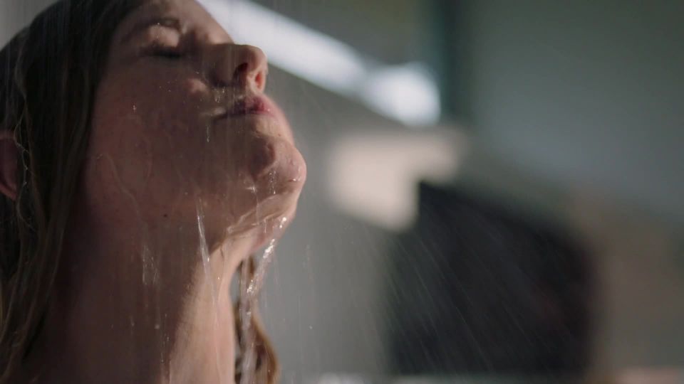 Harriet Dyer - The InBetween s01e01 (2019) HD 1080p!!!