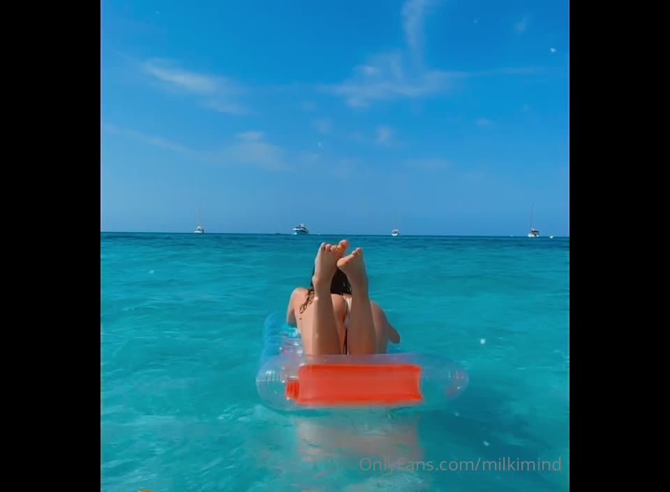 Milkimind () - pov i swim in front of you enjoy the view 27-08-2021