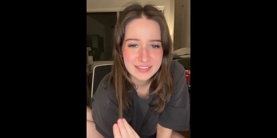 fetiche de Fresa Fresashan Tetas con Katee V En Steamy Trío Video FresaBerryShan, Katee V