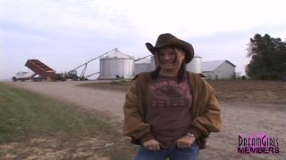 Horny Country Girl Gets Naked In Iowa