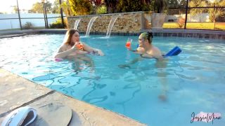 JessieMinx Jessieminx - peak in on us swimming we decided between filming smoking hot content to take a dip in th 31-03-2022