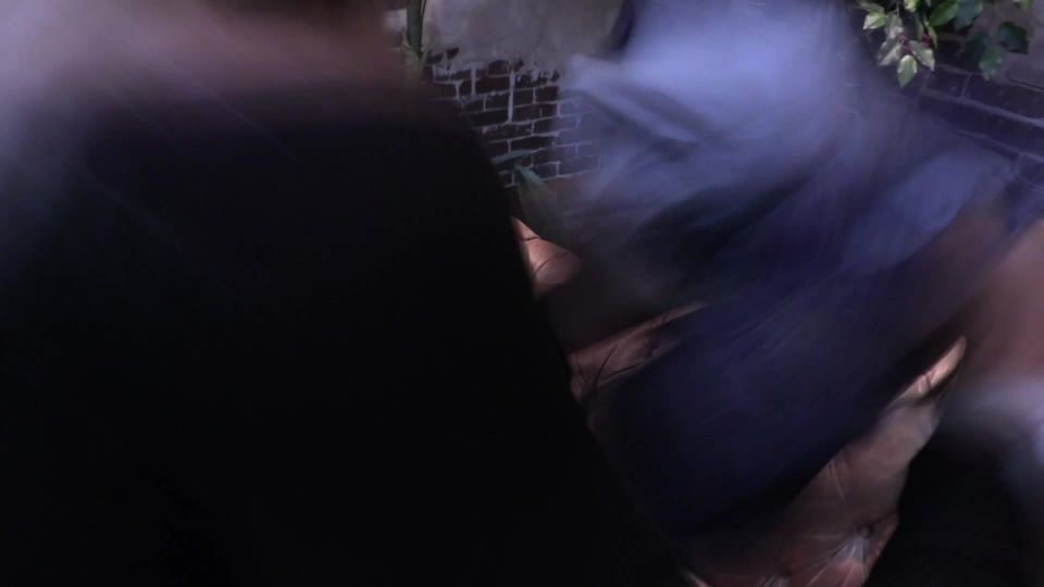 Lora Cross Ots lleva amp Spanks Amanda.