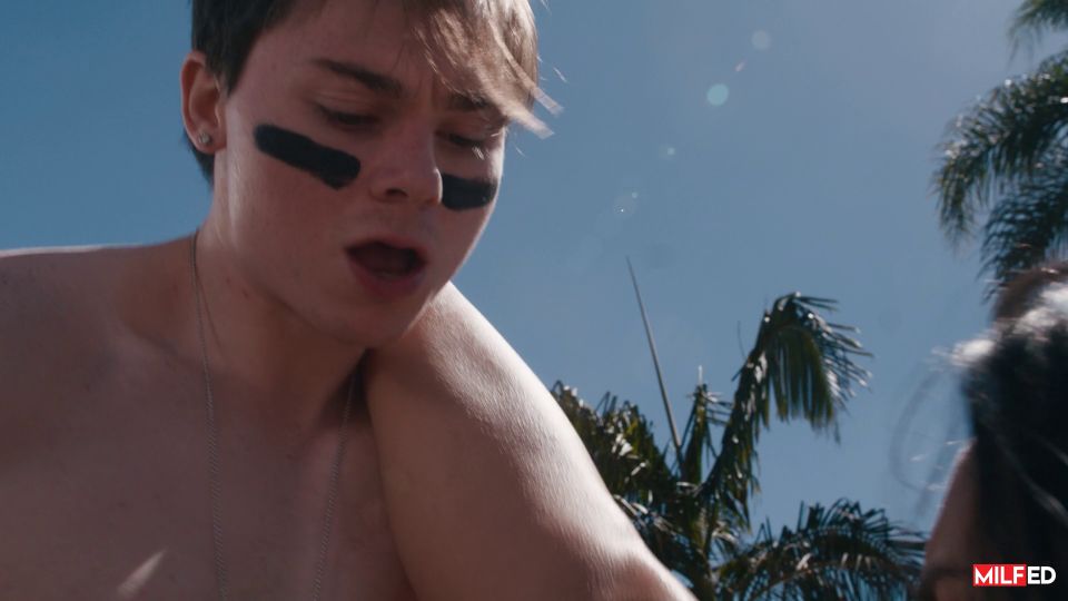 Operación Lilly Hall Moja a la MILF [11.14.24] [1080p]