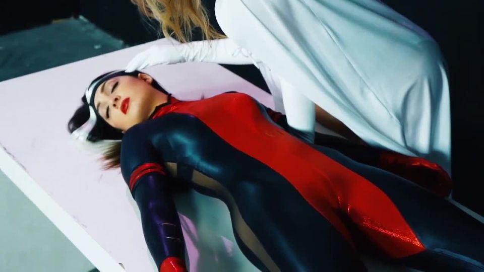 [SuperMisses.com] Superheroine Defeted - Fist Fight, Fighting Females