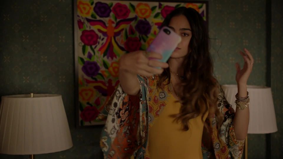 Melissa Barrera, Mishel Prada - Vida s02e04 (2019) HD 1080p!!!