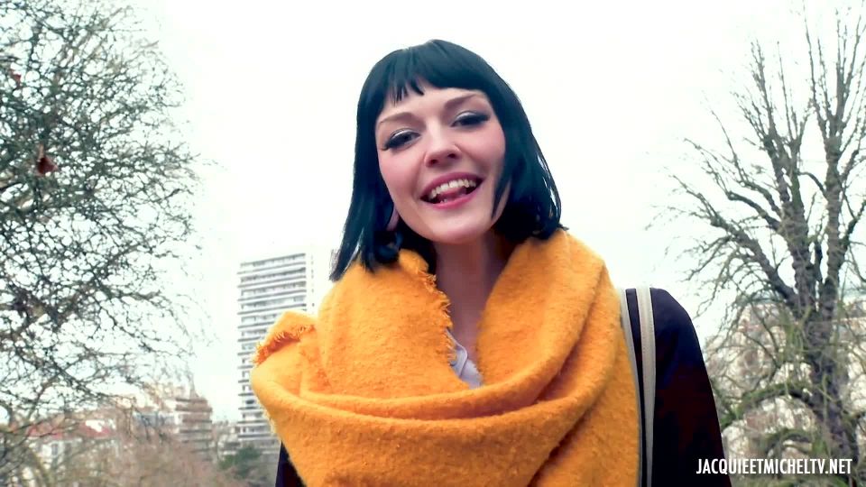 .02.04.Agnes.27.years.old.fr - Medias