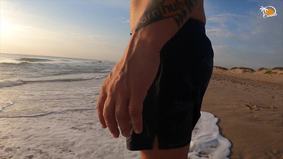 [Amateur] Amateur blowjob on nudist beach. Real couple having fun in Baywatch style