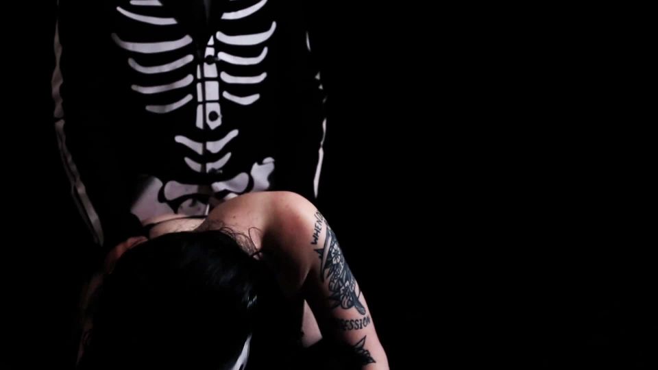 [supermisses.com] UnemployedModel – Halloween Sex Scary Skeletons Rough Fucking