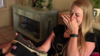 Candie y Ivy Pie Apestoso Olor - XANASPALACE en femdom porno curvy femdom