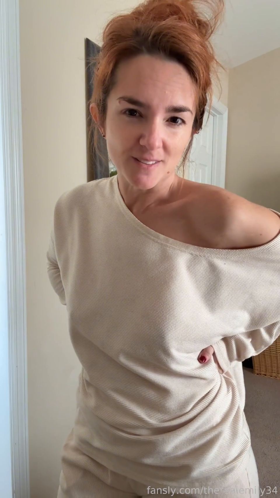 [K2S.CLUB] therealemily34 (thickhips30, newmilf23) - Taboo Cuéntale a todos! Derrama tu Taboo sucio olor secretos a tu nueva novia! Por suerte, Ella está en él! - FullHD 1080P