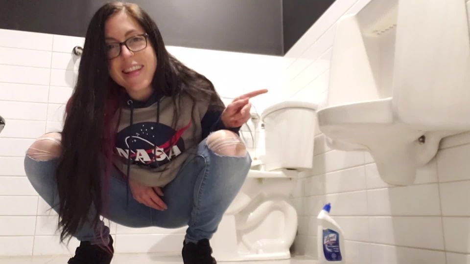 Playt at the urinal porn video