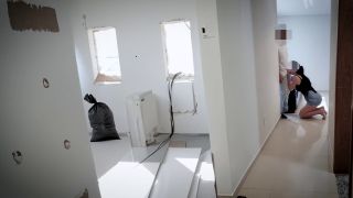 Married Housewife with architect. Husband working away.