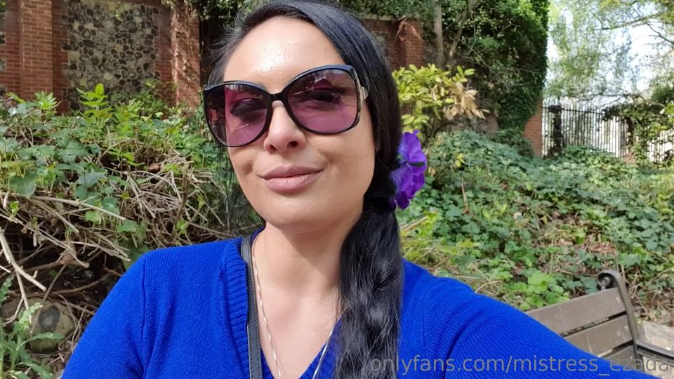 Ezada Sinn - ezada EzadaLick My boots clean - 22-04-2019 - Onlyfans