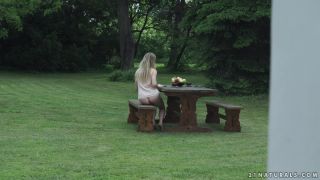 Alecia Fox - Sexo en el Parque