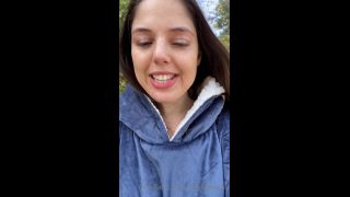 Lily Flowers - xlilyflowersx () Xlilyflowersx - behind the scenes it was windy and cold but i was keeping warm in my snuggy between shots 02-03-2021