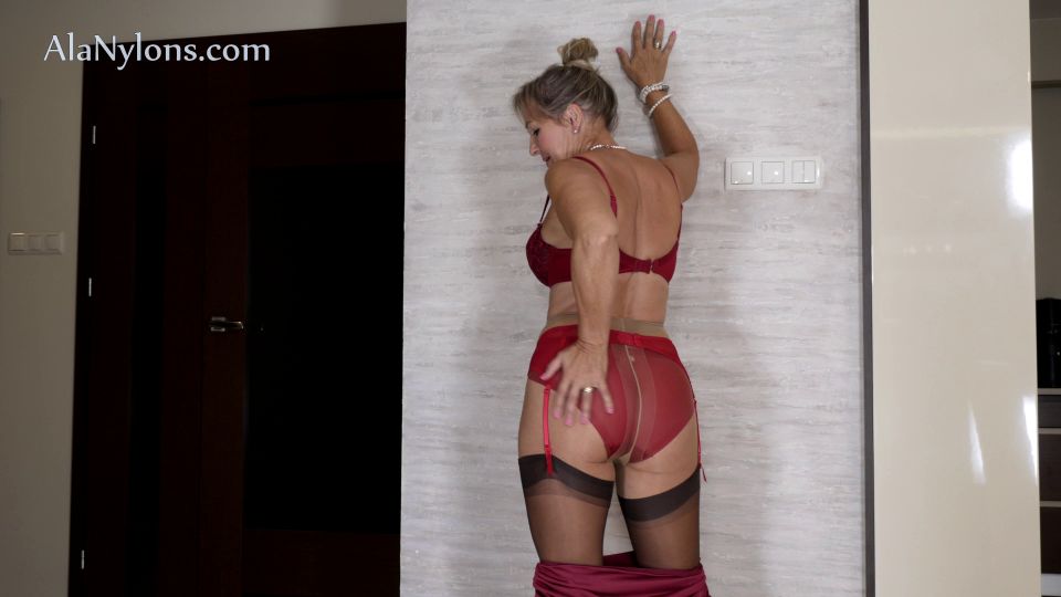 925a - Ala & her nylon layers 2.