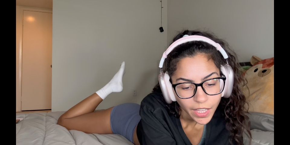 [K2S.CLUB] Crybabysmallfry - CAUGHT The Pervert Who Was Taking CREEP Shots Of Me - SD 480P
