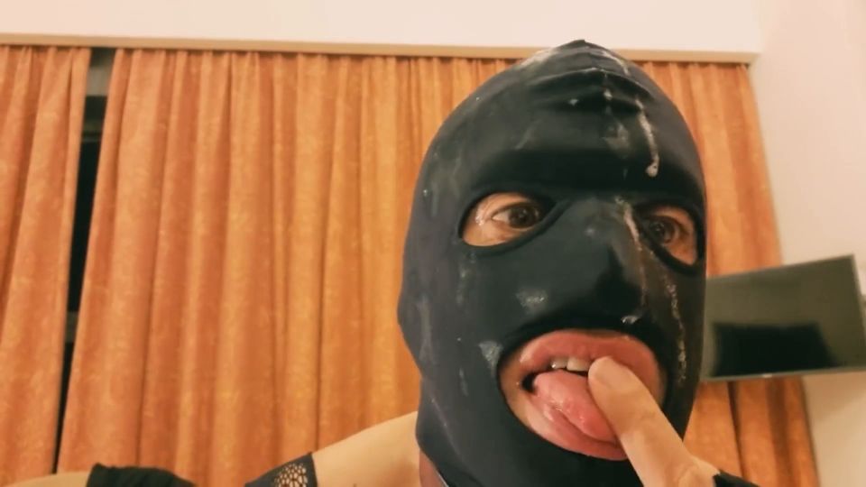 Chupa nuestros tacones mientras escupimos en tu cara Señora Lilith última bruja (Fetish porn)