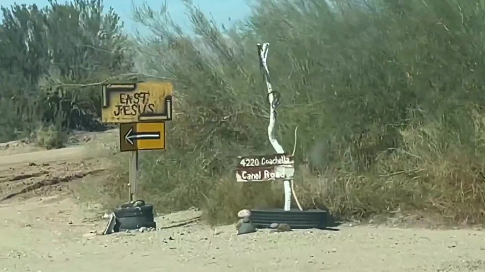 SparksGoWildShane and Evie Explore and Fuck in Slab City