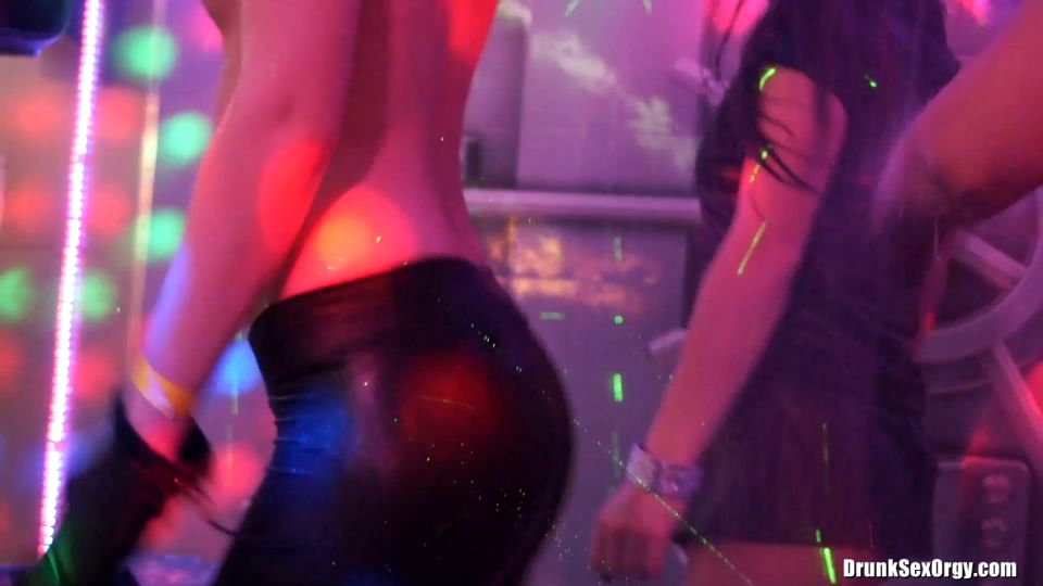 Ebria Orgía Sexual Festividades Parte 3 - Escenas expuestas 2013!