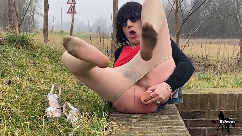 xxx video 4 Emily Rossi - Una parada no planeada - Cruzadora Puta Masturba al aire libre - FullHD 1080p en los pies fetiche de voz porno