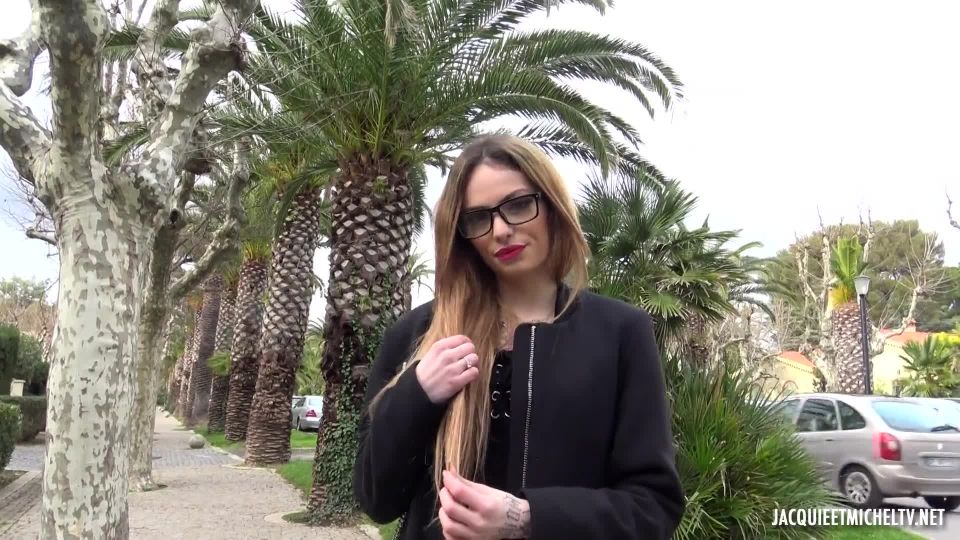 JacquieEtMichelTV - Clara - Coup double pour Clara 18ans 