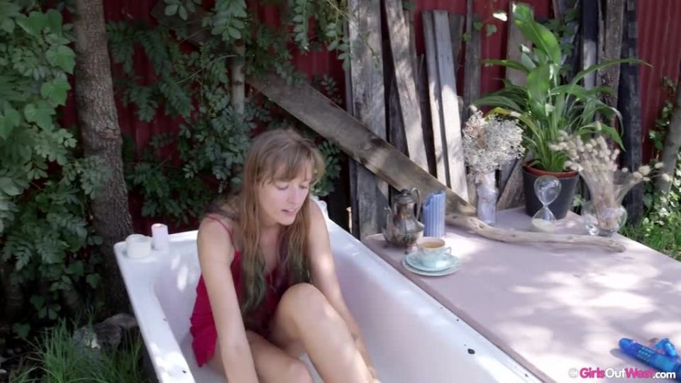 video 44 Charlot - Outdoor Bath - insertion - feet porn miley cyrus foot fetish