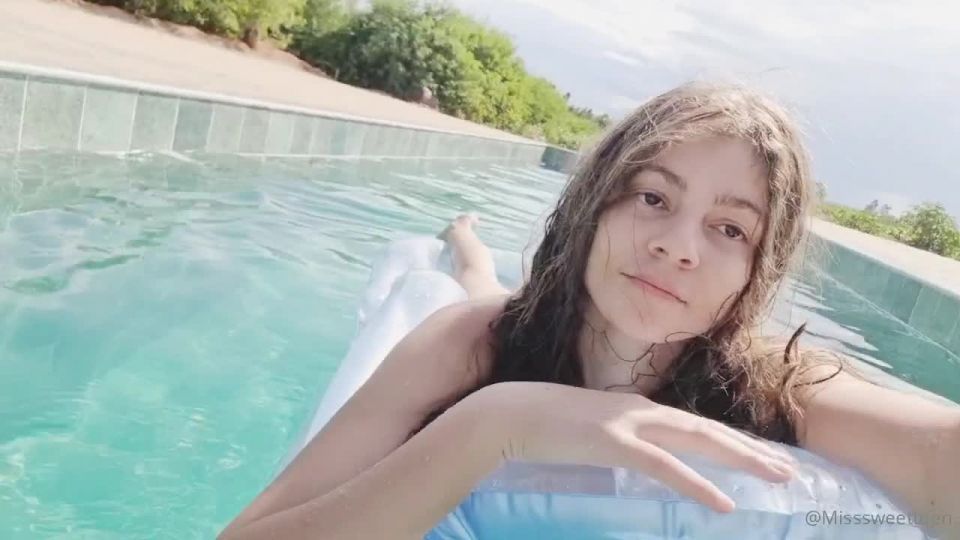 Heysweet - misssweetteen () Misssweetteen - fingering my kitty in the pool 01-03-2022