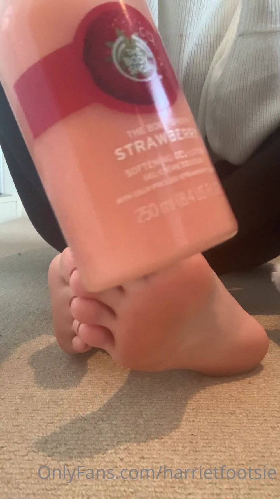 Onlyfans - Harriet King - harrietfootsie - harrietfootsieLook at my cute slipper socks and strawberry smelling lotion both birthday presents - 06-02-2021
