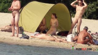Algunas fotos en la playa nudista de  Barcelona.