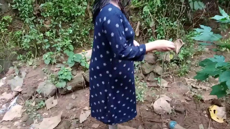 Bhabhi booked on the road for 500pees and fucked at home  supe....