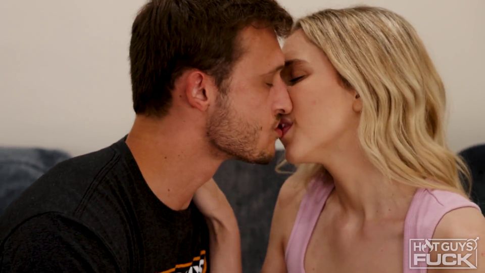 Video Sophia Sterling : Mike Beaumonte Stuffs Younger Sophia Sterli...