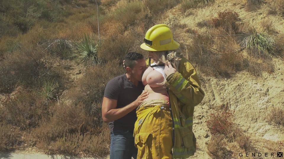 Gorgeous transsexual firewoman Aspen Brooks fucks horny guy