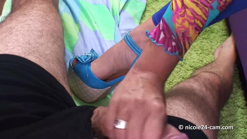 7175 Footfetish, licks feet, Foot Worship