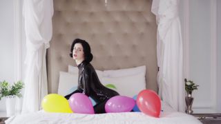 clip 29 Miss Ellie Mouse - Balloons and Latex ASMR | rubber | brunette girls porn squashing fetish