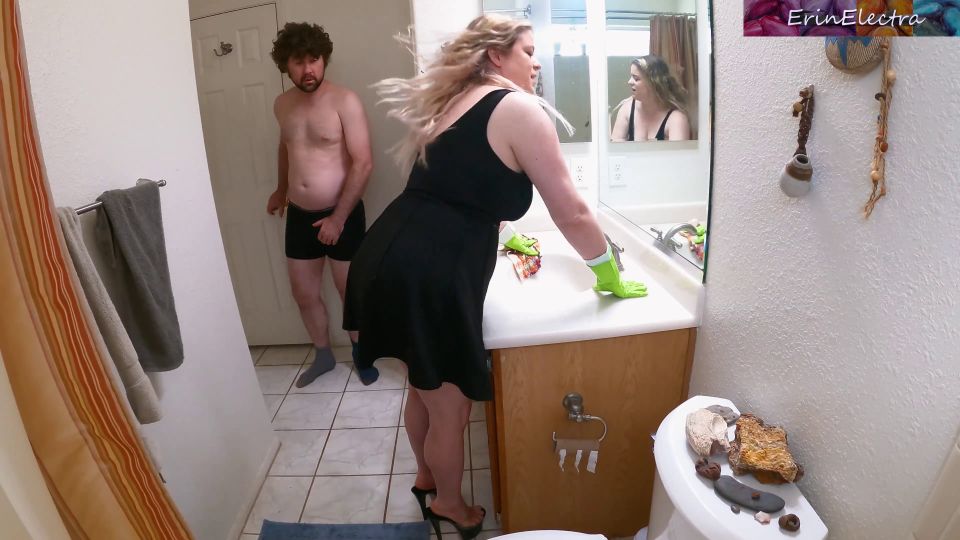 Free Use Stepmom Fucked While Cleaning The Bathroom