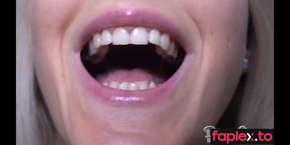 Diane Chrystall Xtreme Close Up Dildo Biting Sex Stream December 2022